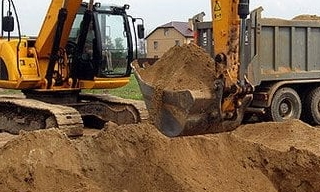 Выкопать яму экскаватором в Чебаркуле от 922 руб. - 2Землекопа-Чбр 
